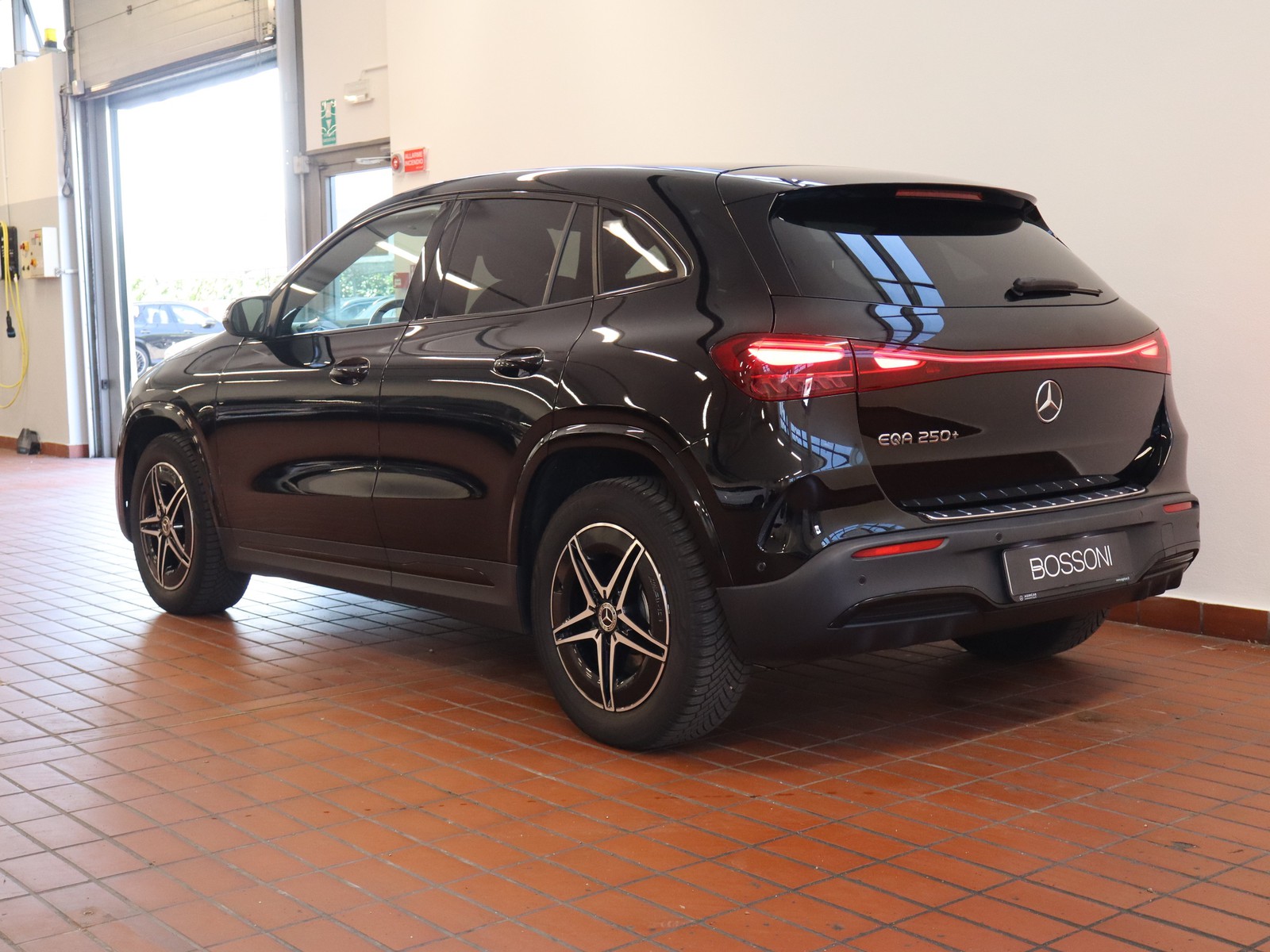 5 - Mercedes EQA 250+ amg line advanced