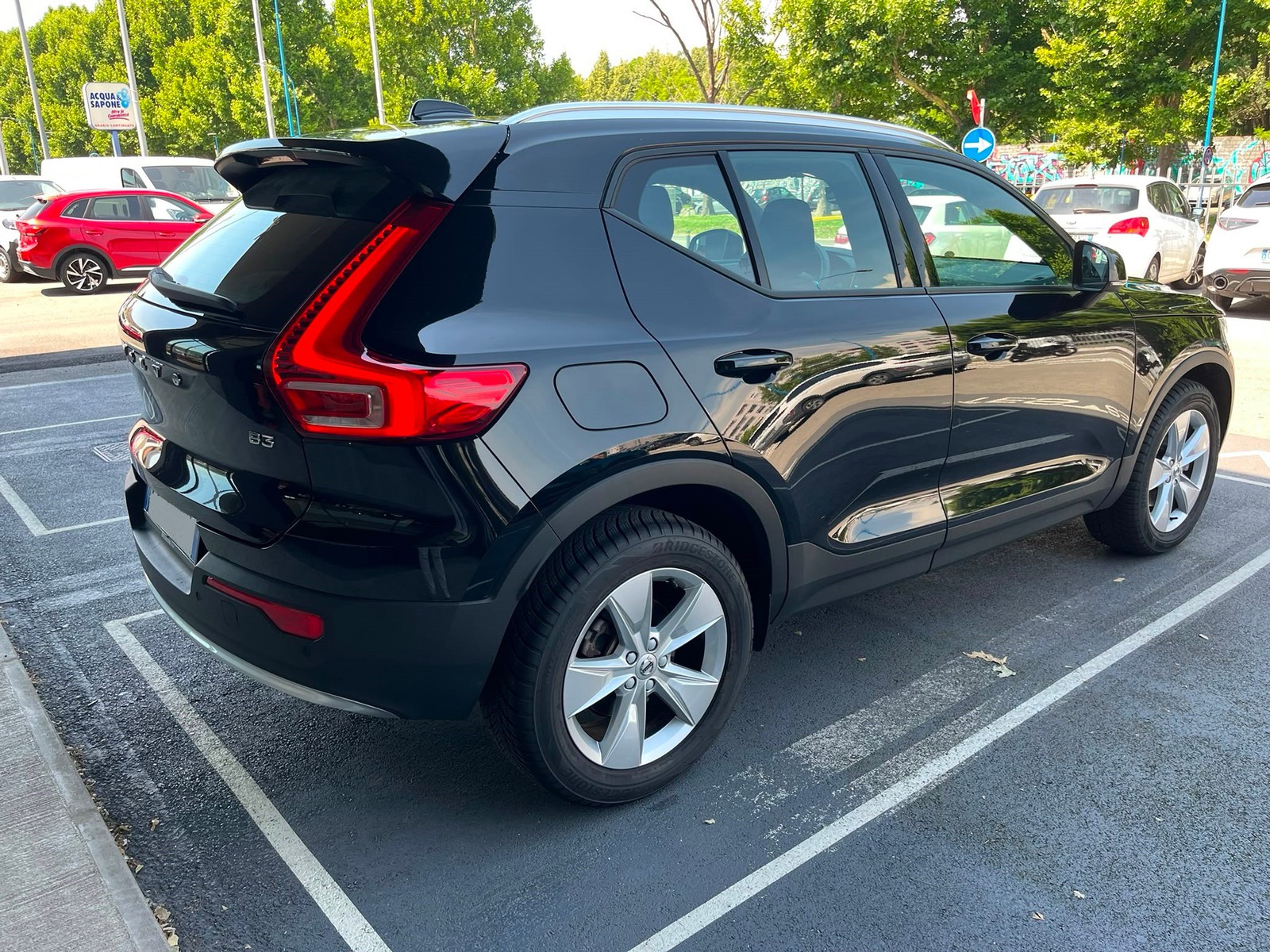 2 - Volvo XC40 2.0 b3 core automatico