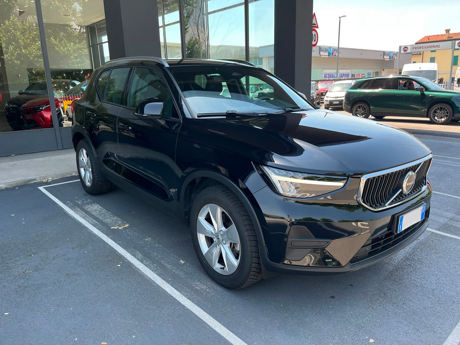 17 - Volvo XC40 2.0 b3 core automatico