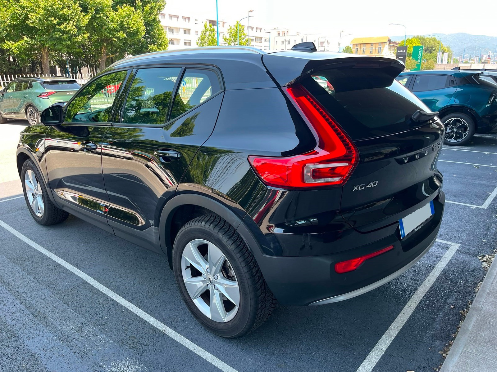 18 - Volvo XC40 2.0 b3 core automatico
