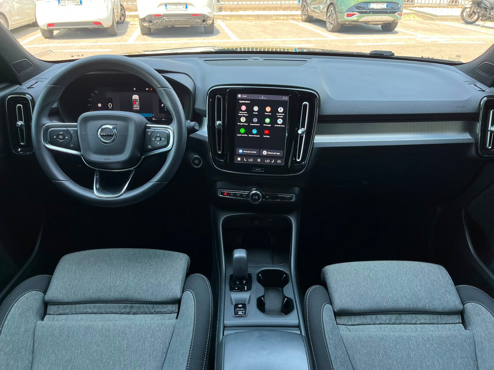 6 - Volvo XC40 2.0 b3 core automatico