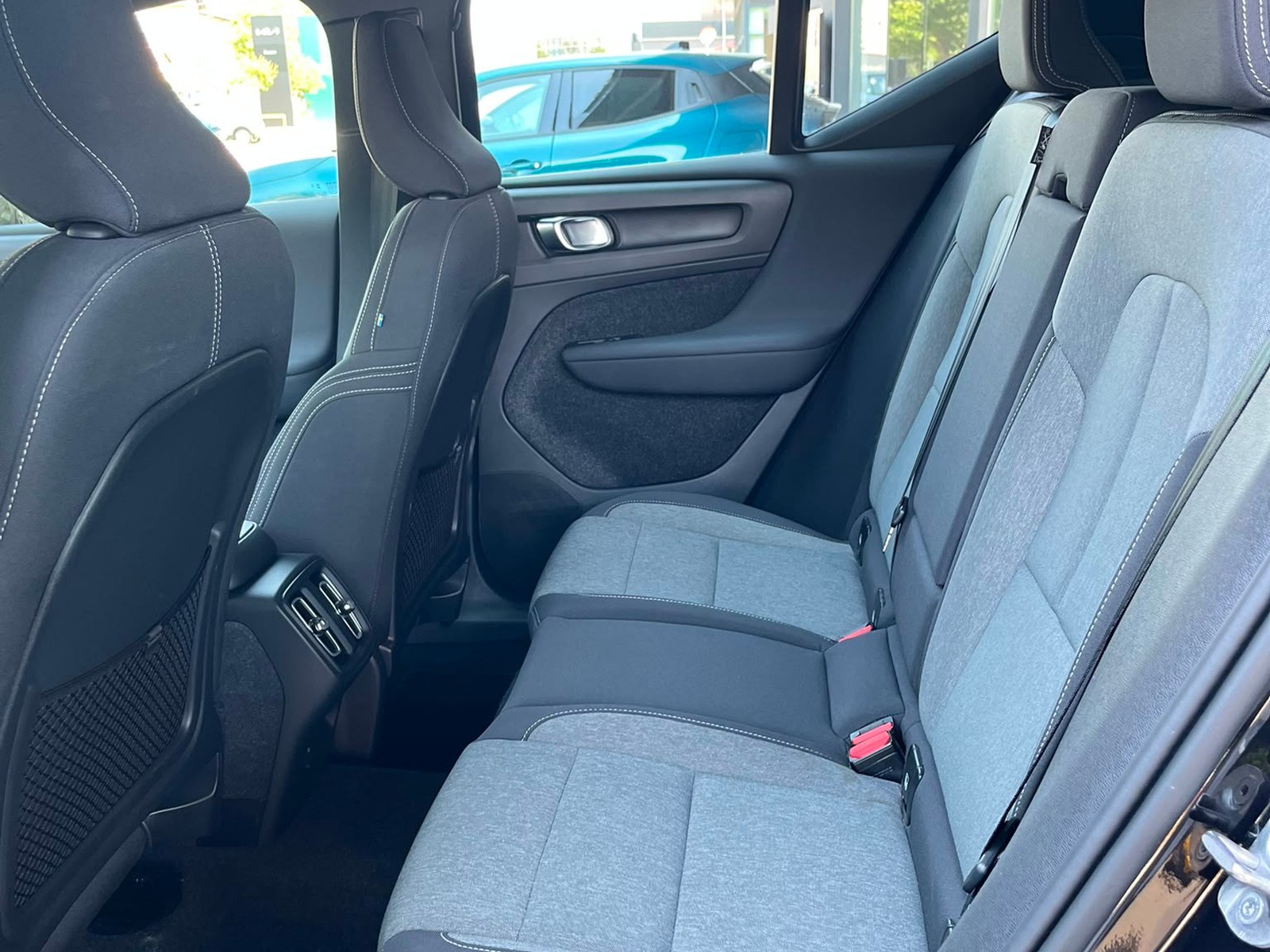 8 - Volvo XC40 2.0 b3 core automatico