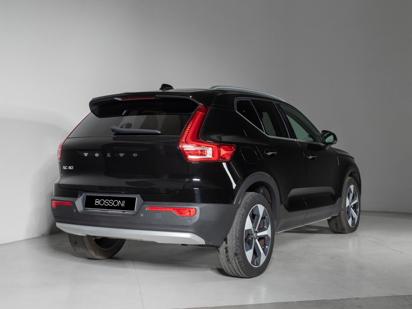 2 - Volvo XC40 2.0 b3 plus bright automatico