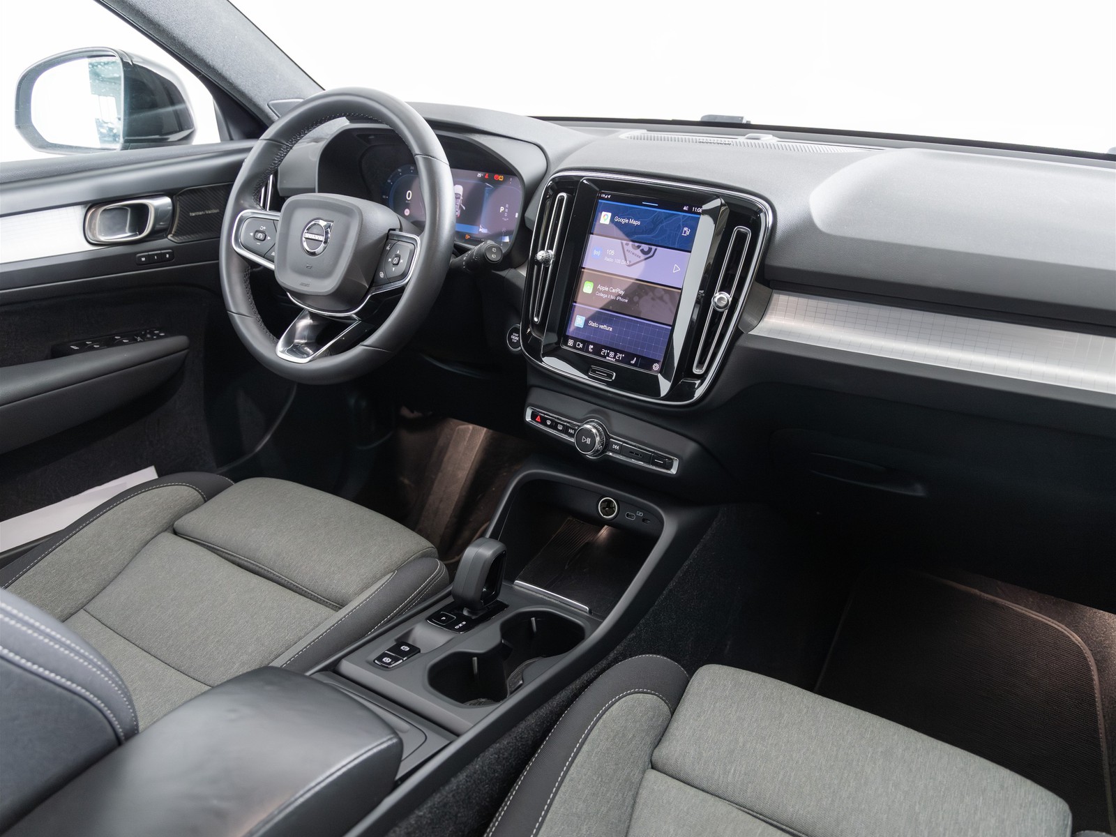 5 - Volvo XC40 2.0 b3 plus bright automatico