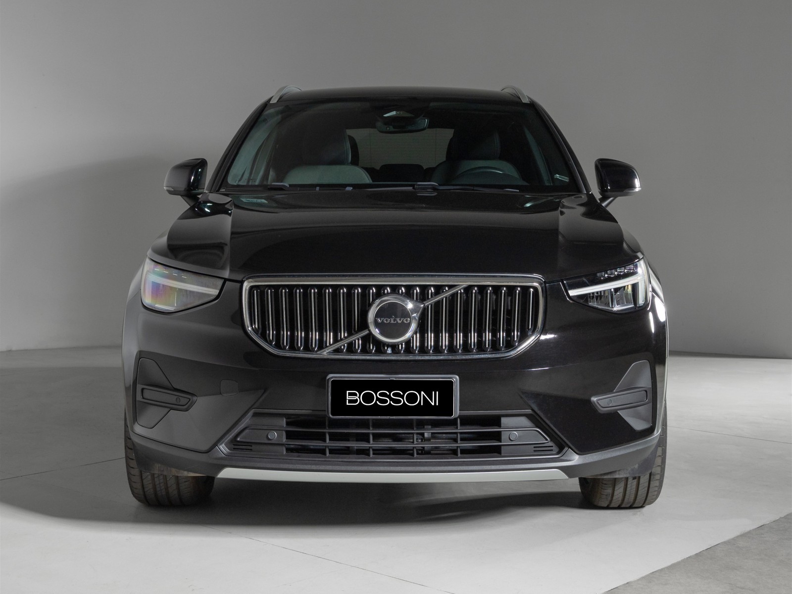 10 - Volvo XC40 2.0 b3 plus bright automatico