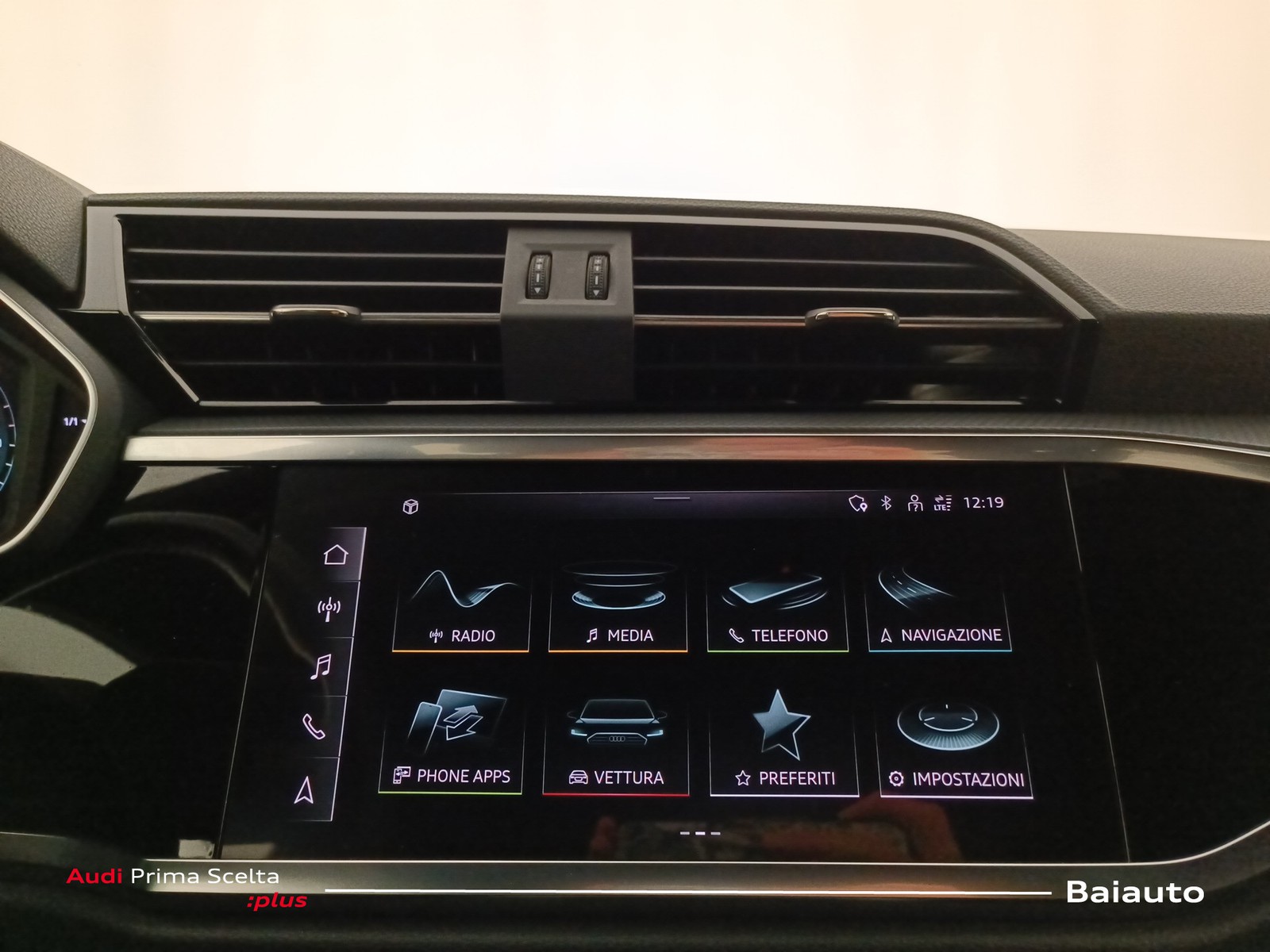 11 - Audi Q3 sportback 35 2.0 tdi s line edition s tronic