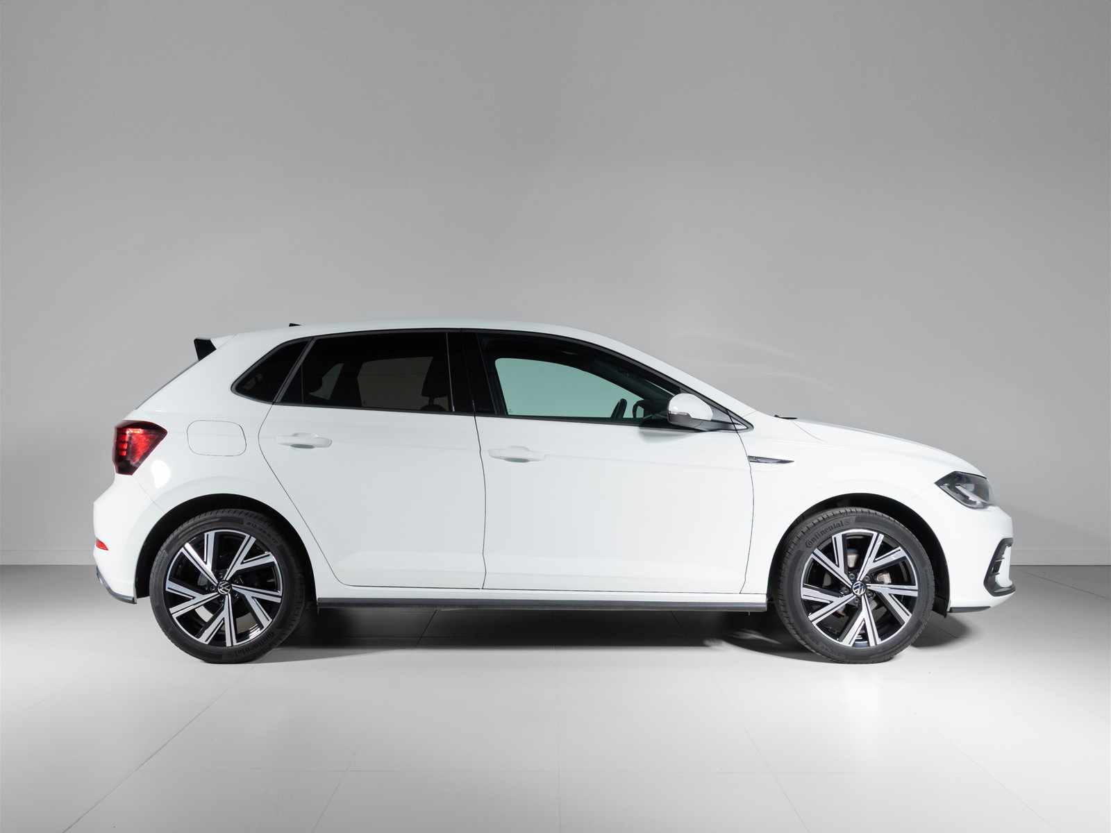 3 - Volkswagen Polo 1.0 tsi 95cv r line