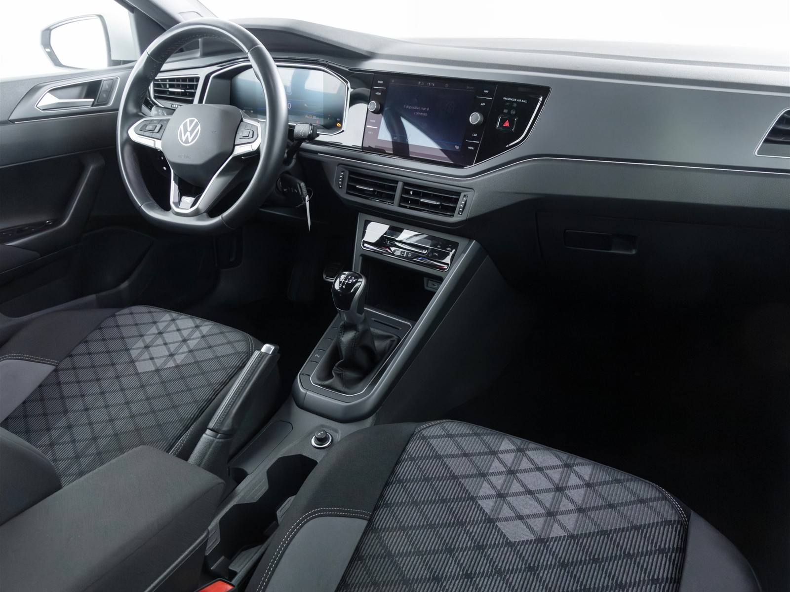 6 - Volkswagen Polo 1.0 tsi 95cv r line