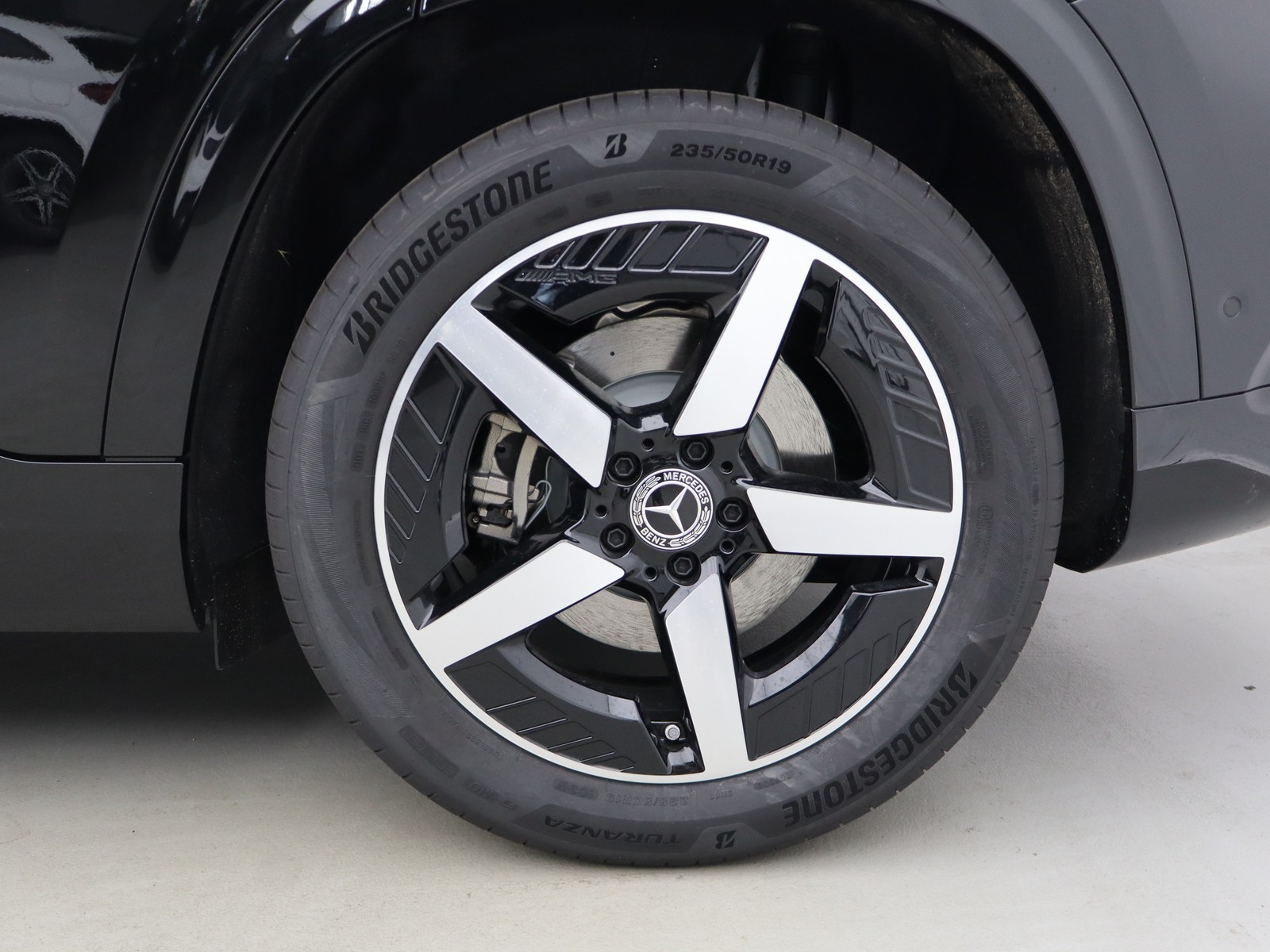4 - Mercedes GLB 200 advanced plus 4matic 8g-edct