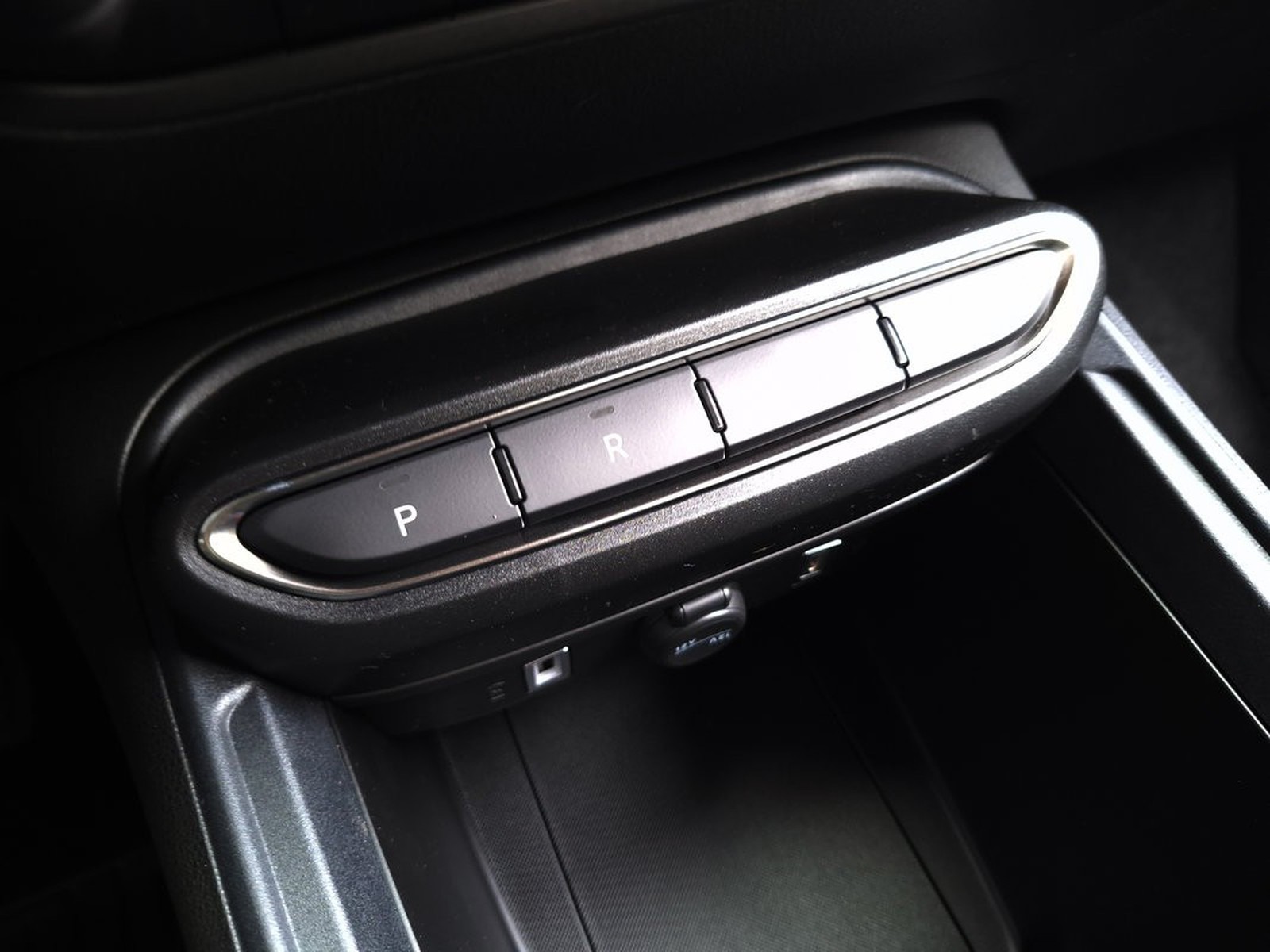 18 - Jeep Avenger 1.2 turbo e-hybrid mhev 110cv black edition fwd edct6