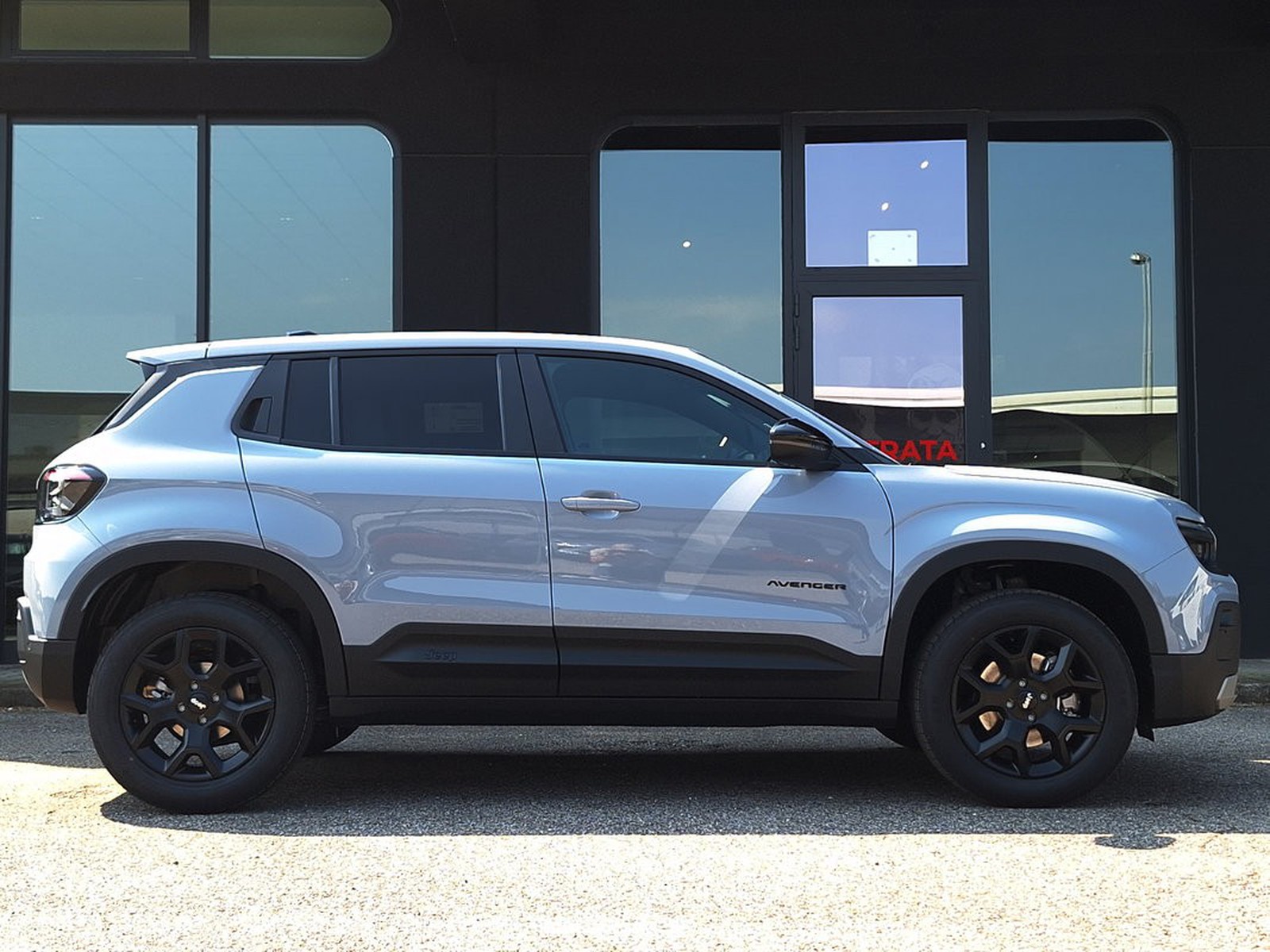 4 - Jeep Avenger 1.2 turbo e-hybrid mhev 110cv black edition fwd edct6