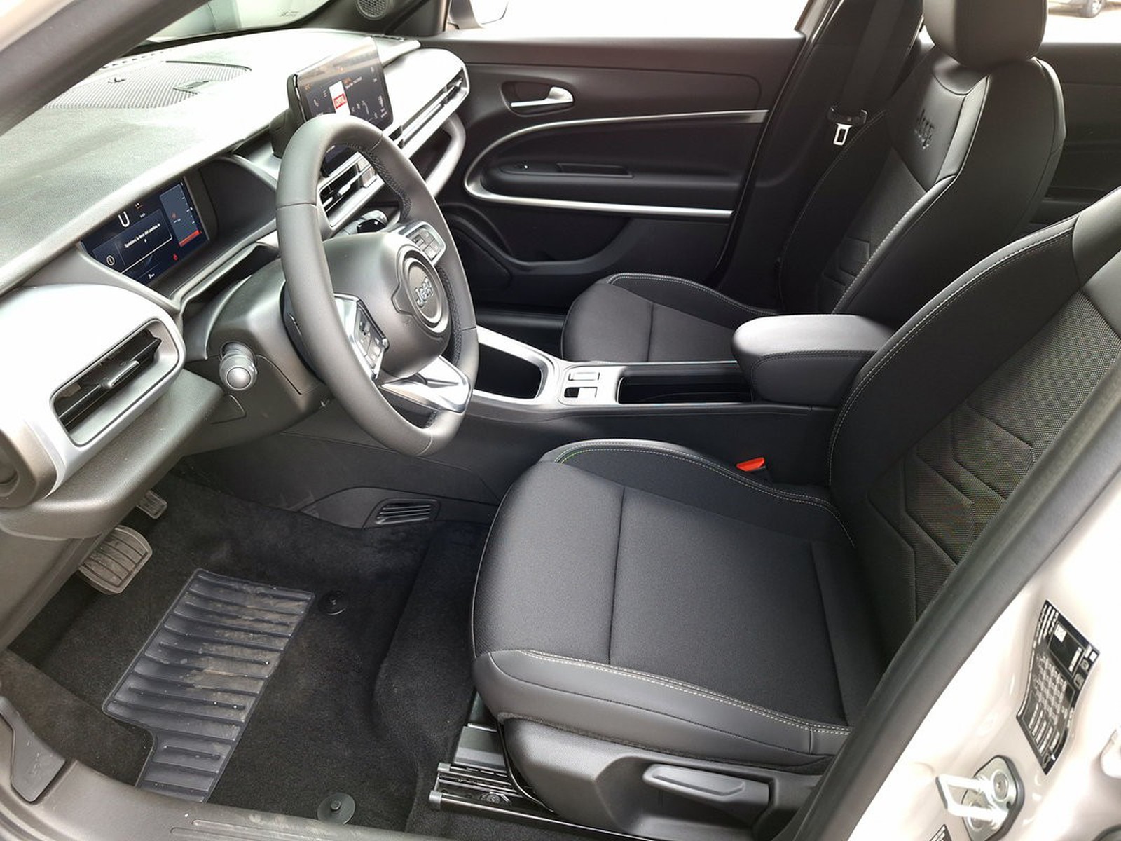 11 - Jeep Avenger 1.2 turbo e-hybrid mhev 110cv summit fwd edct6