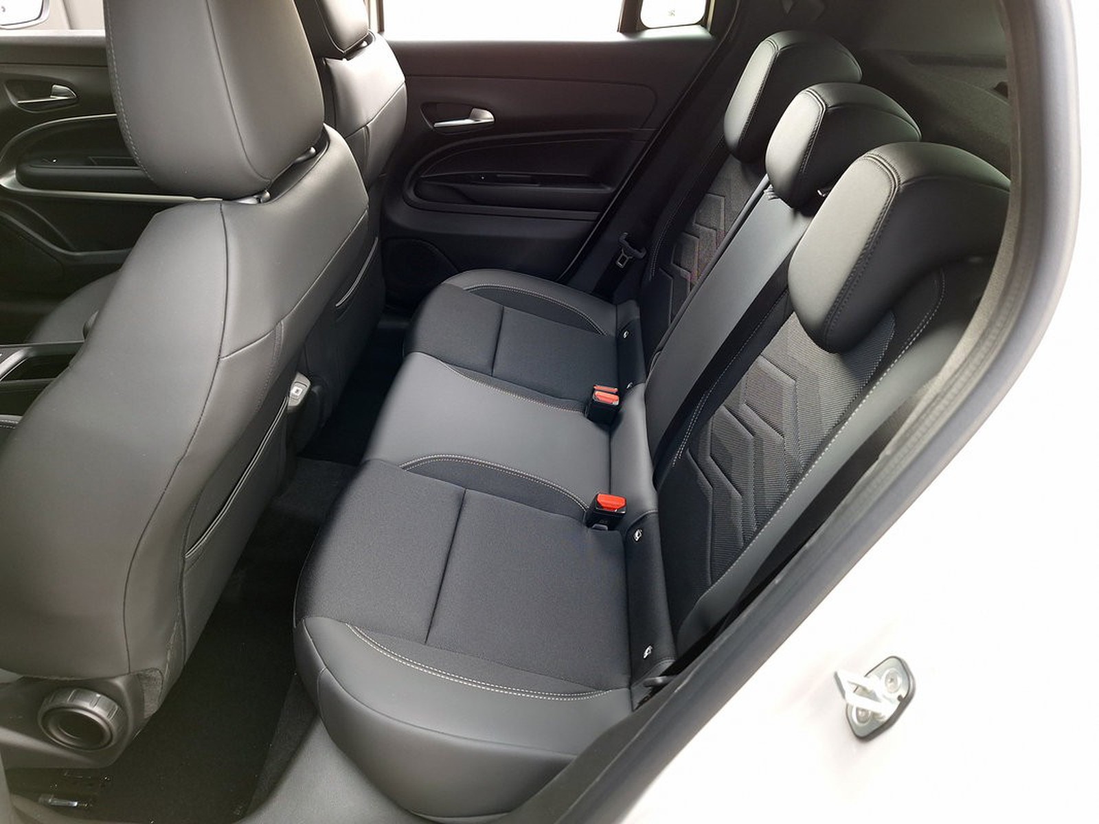 12 - Jeep Avenger 1.2 turbo e-hybrid mhev 110cv summit fwd edct6