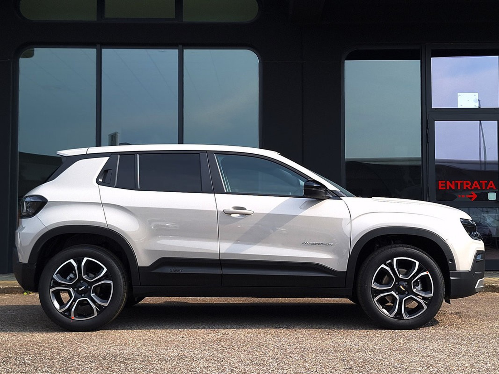 4 - Jeep Avenger 1.2 turbo e-hybrid mhev 110cv summit fwd edct6