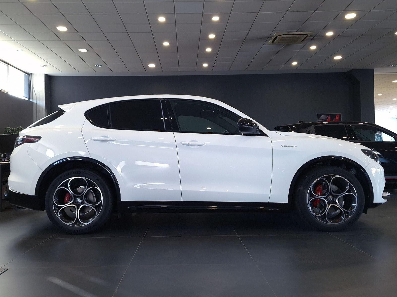 4 - Alfa Romeo Stelvio 2.2 turbo 210cv veloce q4 at8