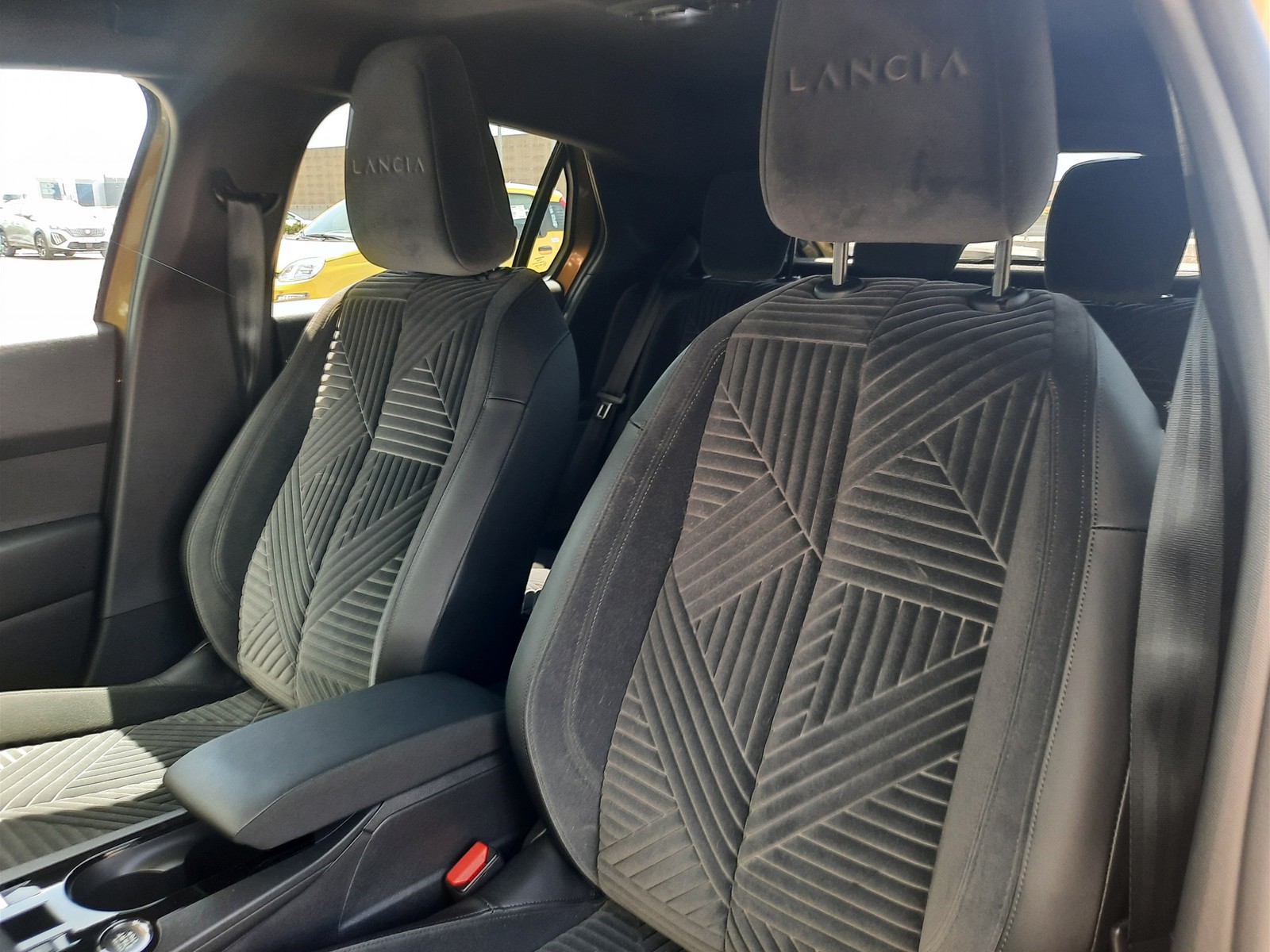 20 - Lancia Ypsilon 1.2 mhev 110cv lx e-dct