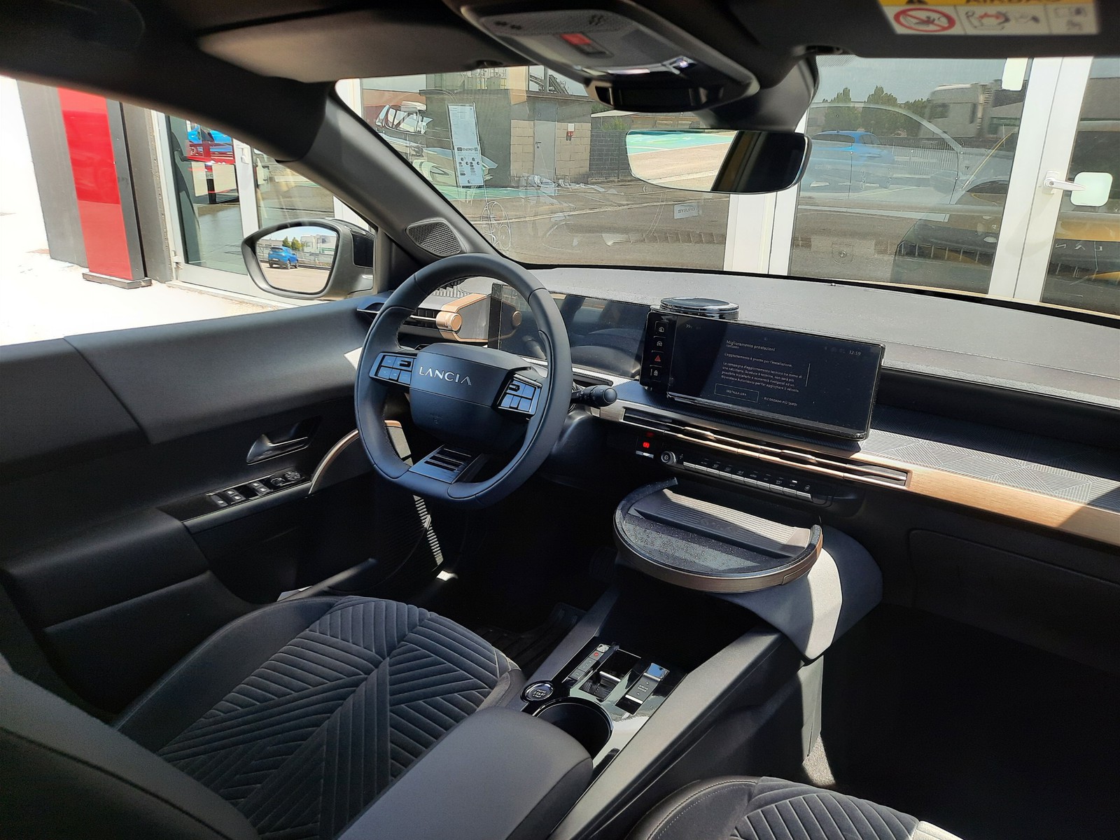 6 - Lancia Ypsilon 1.2 mhev 110cv lx e-dct
