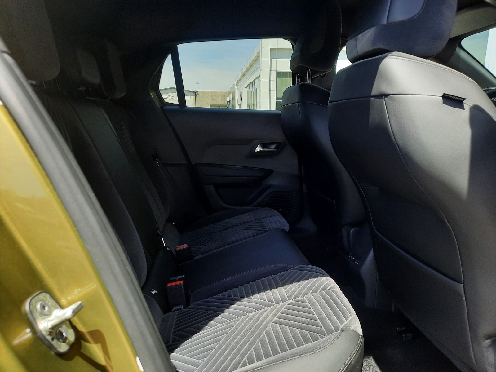 10 - Lancia Ypsilon 1.2 mhev 110cv lx e-dct
