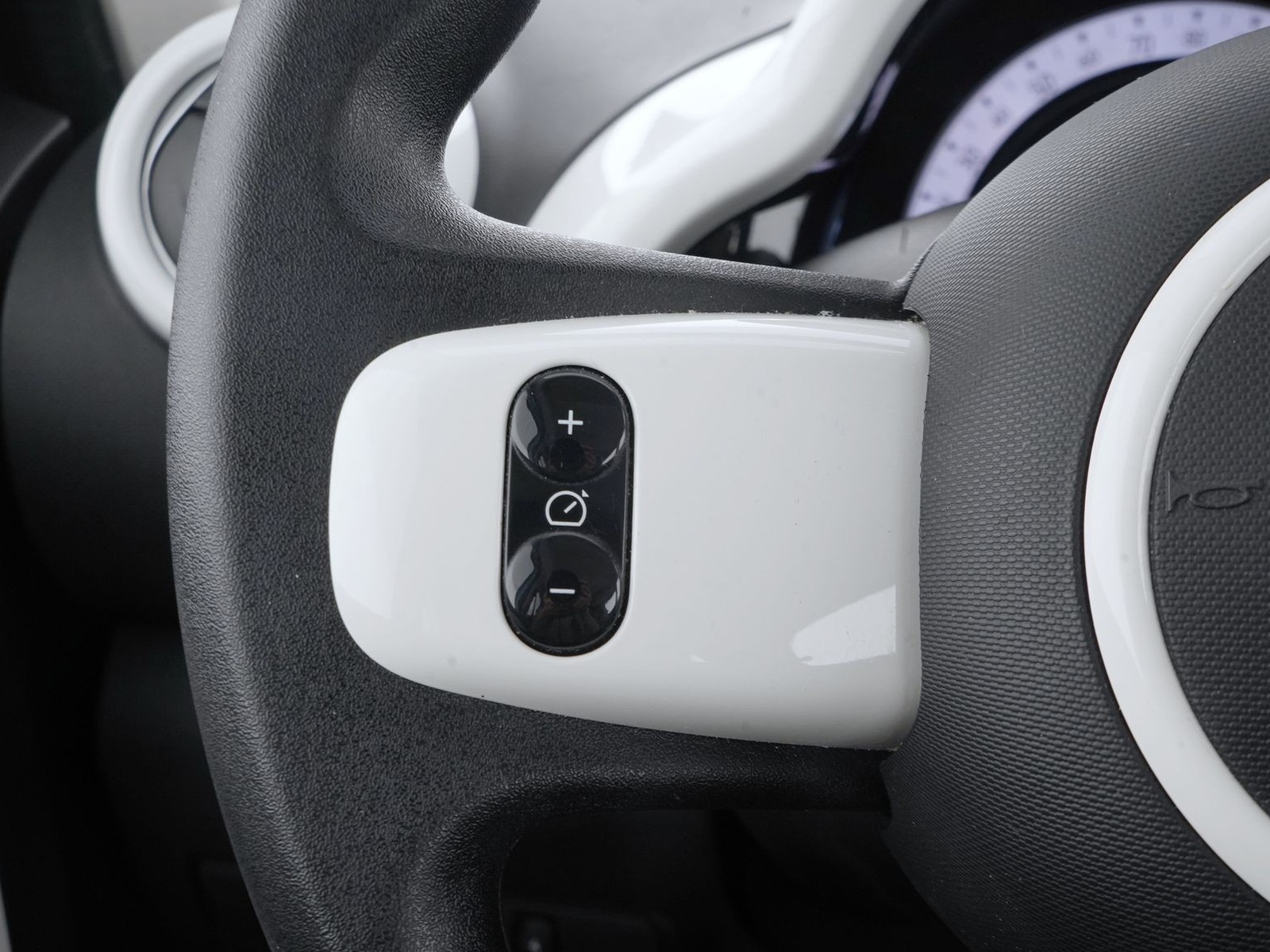 24 - Renault Twingo 22 kwh zen