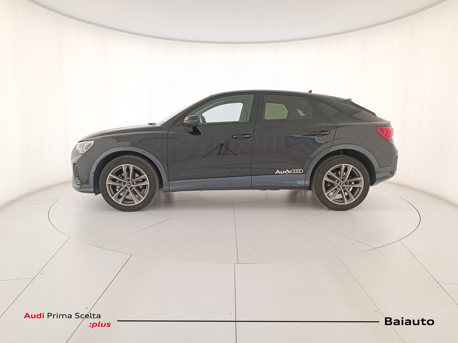 3 - Audi Q3 sportback 35 2.0 tdi s tronic