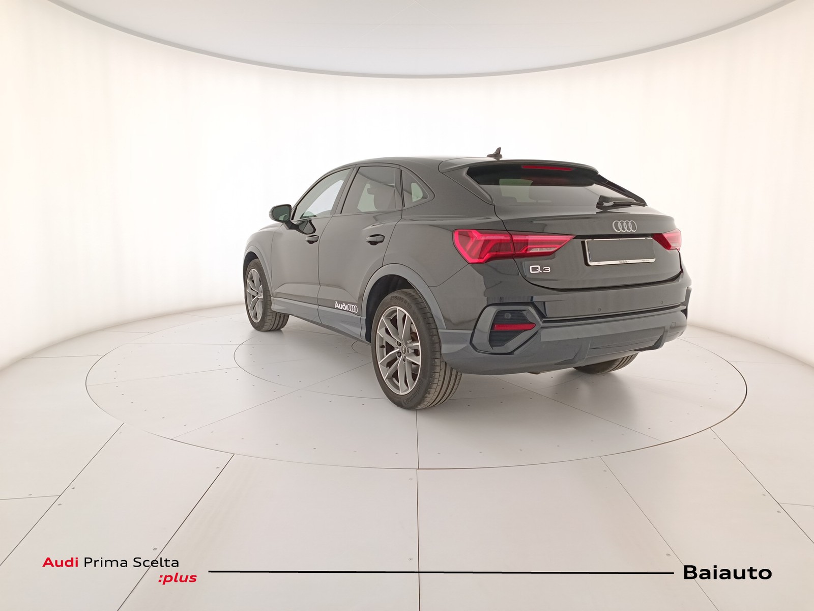4 - Audi Q3 sportback 35 2.0 tdi s tronic