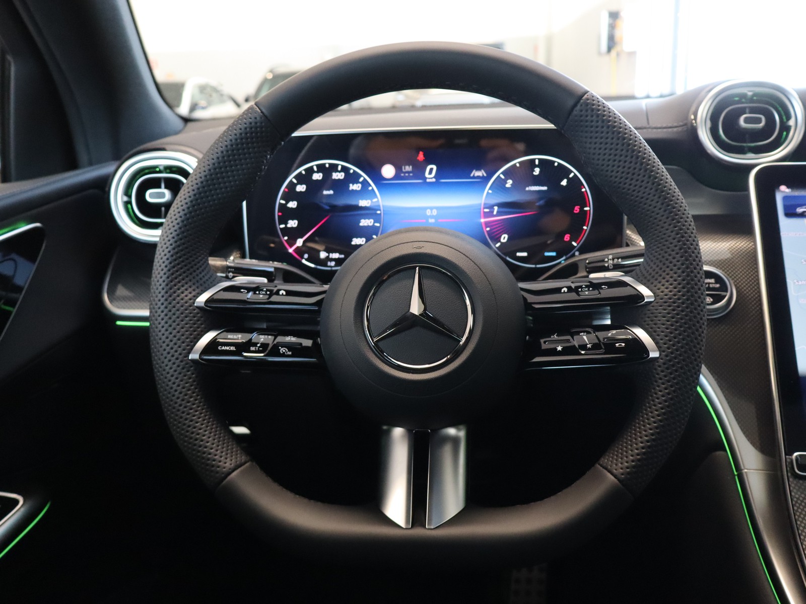 17 - Mercedes GLC coupe 220 d amg line premium 4matic 9g-tronic