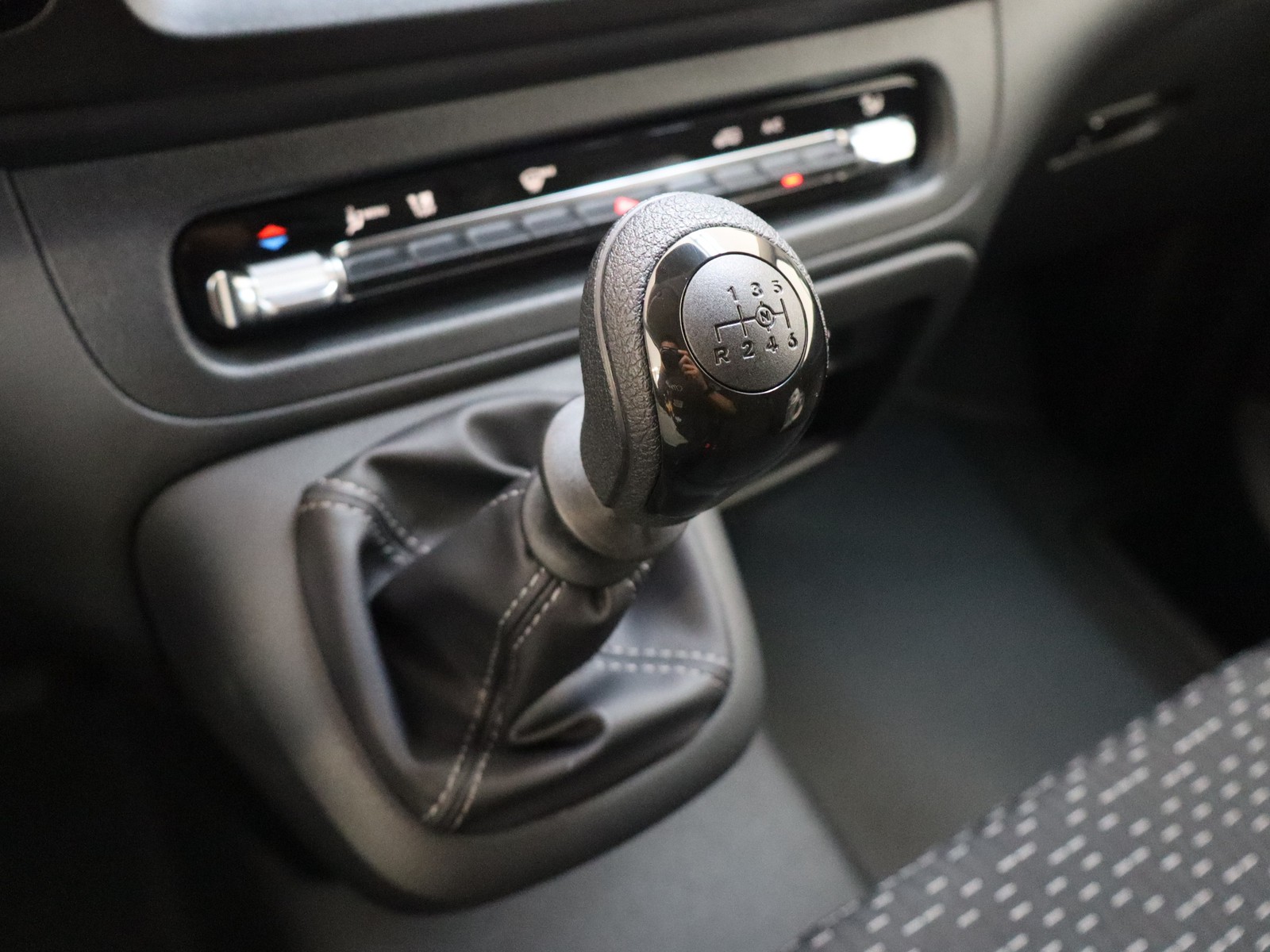 10 - Mercedes Vans Vito furgone 114 cdi long