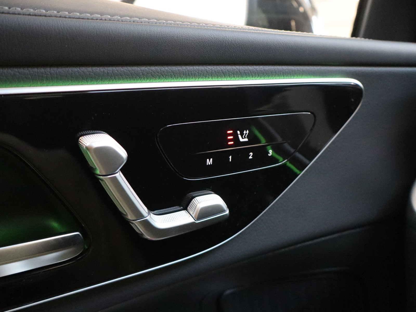 15 - Mercedes GLC coupe 300 de plug in hybrid amg line premium 4matic 9g-tronic