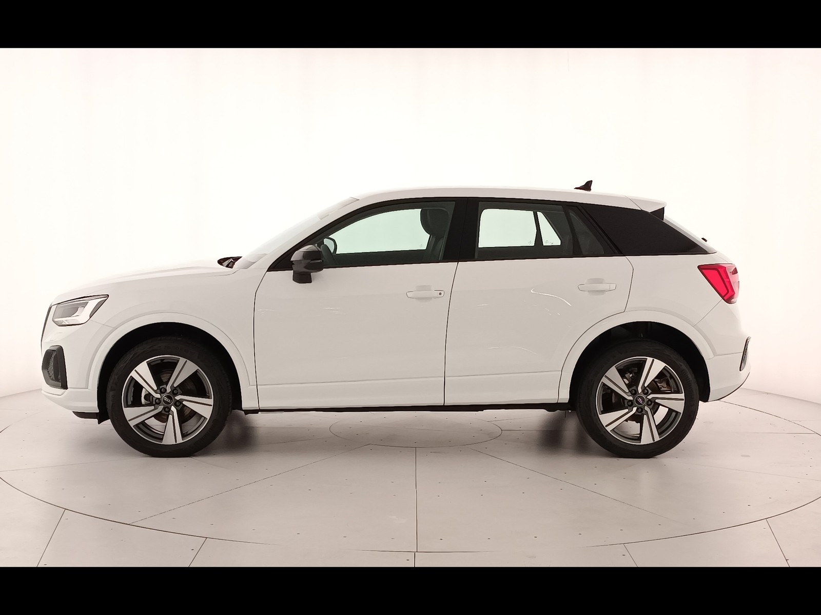 15 - Audi Q2 30 2.0 tdi business advanced