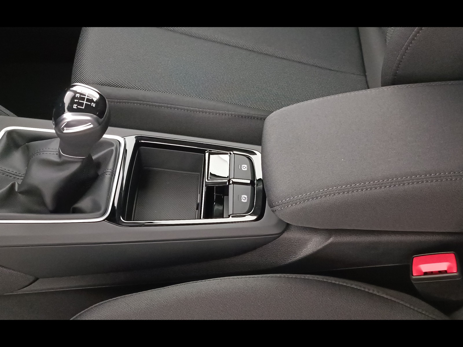 21 - Audi Q2 30 2.0 tdi business advanced