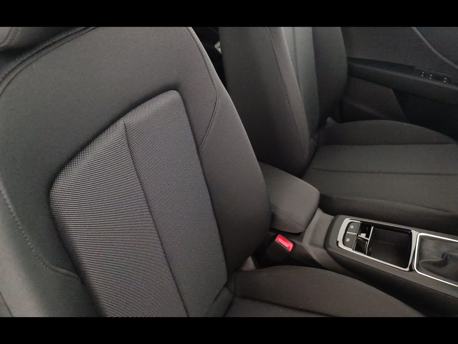 22 - Audi Q2 30 2.0 tdi business advanced