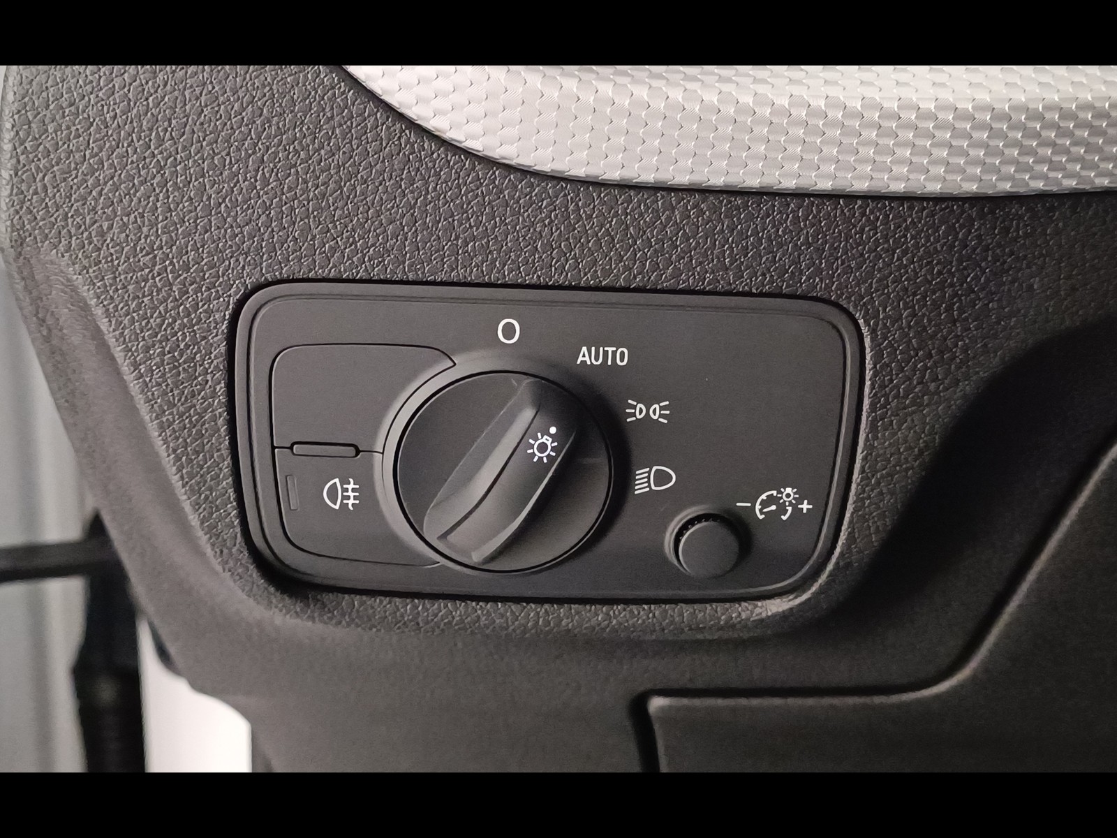 6 - Audi Q2 30 2.0 tdi business advanced