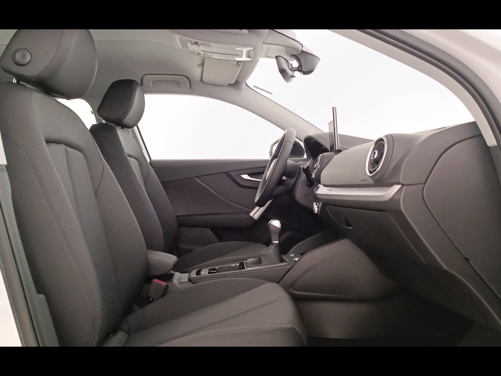 8 - Audi Q2 30 2.0 tdi business advanced