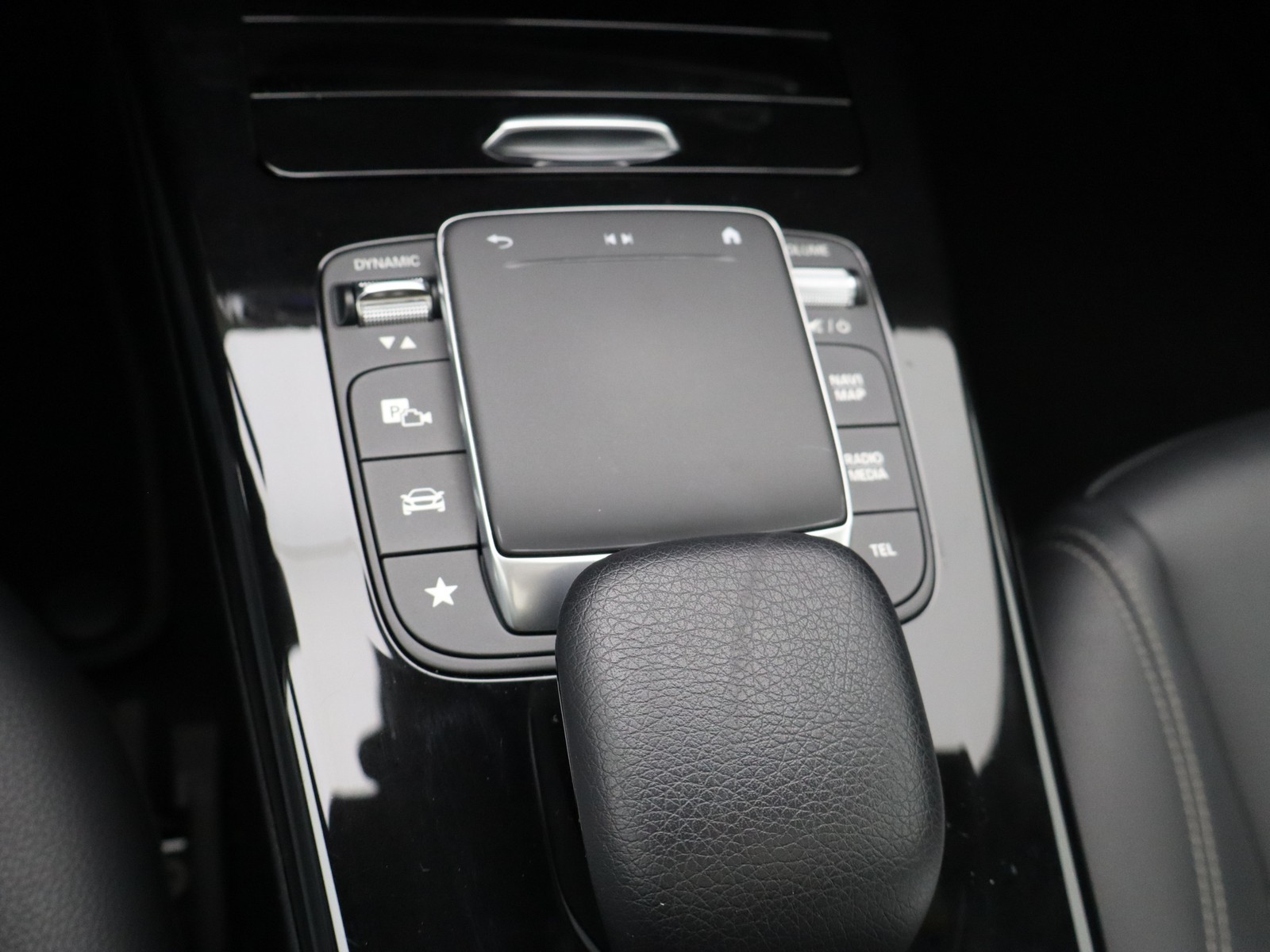 14 - Mercedes Classe A 180 d sport night edition plus 8g-dct