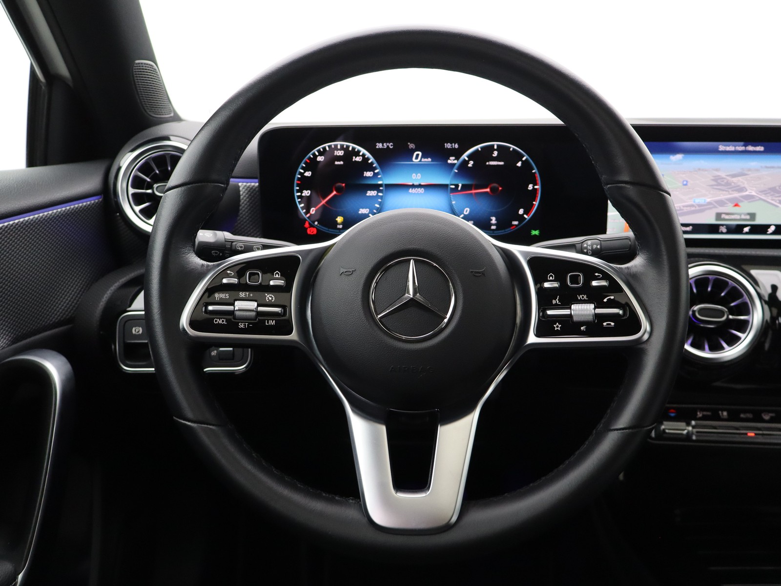 16 - Mercedes Classe A 180 d sport night edition plus 8g-dct