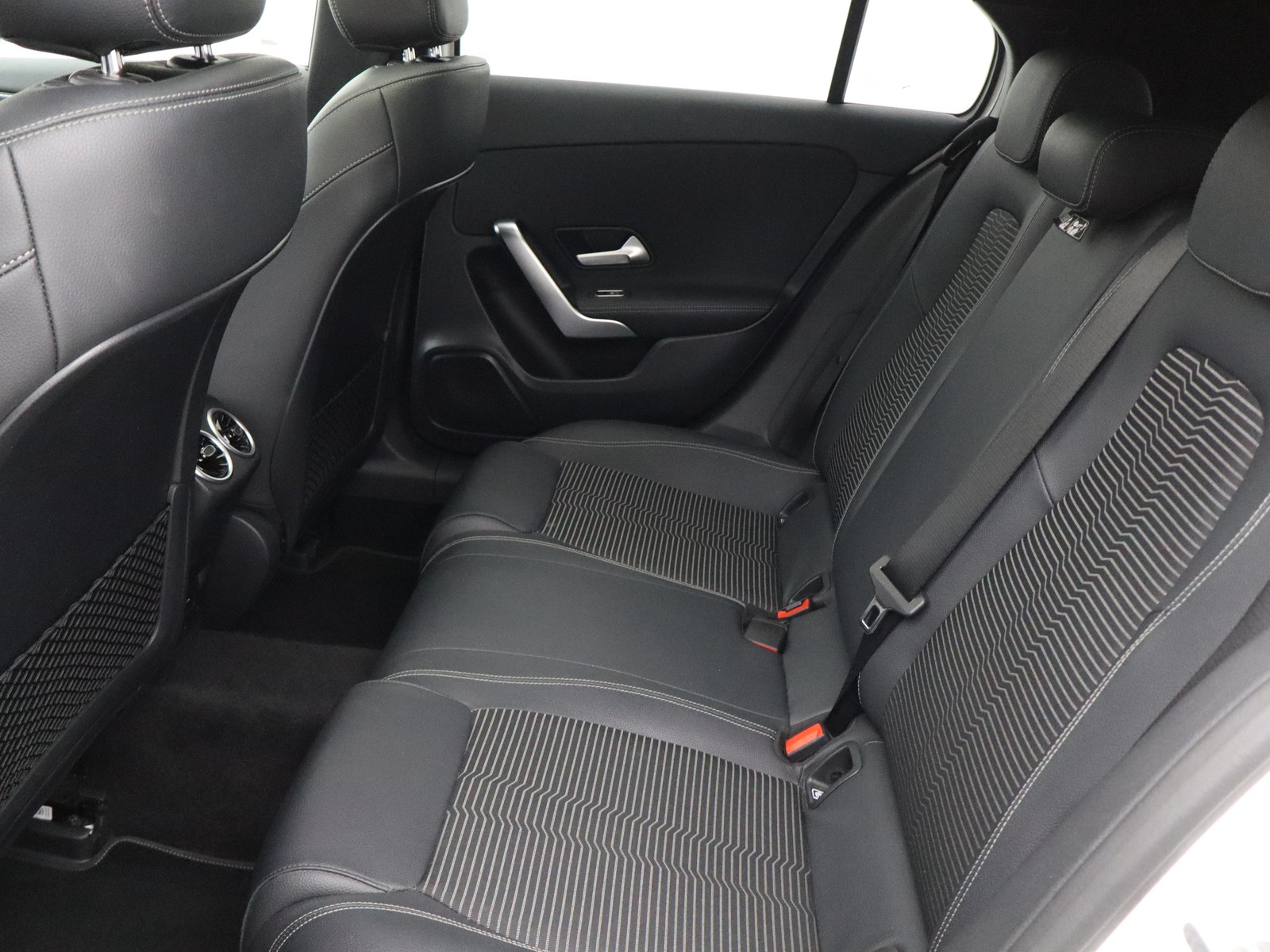 8 - Mercedes Classe A 180 d sport night edition plus 8g-dct