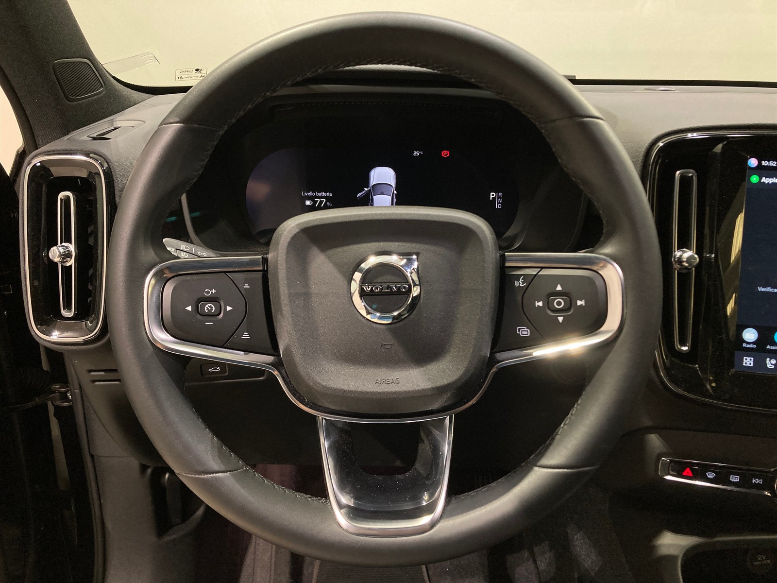 11 - Volvo XC40 single motor plus rwd edt