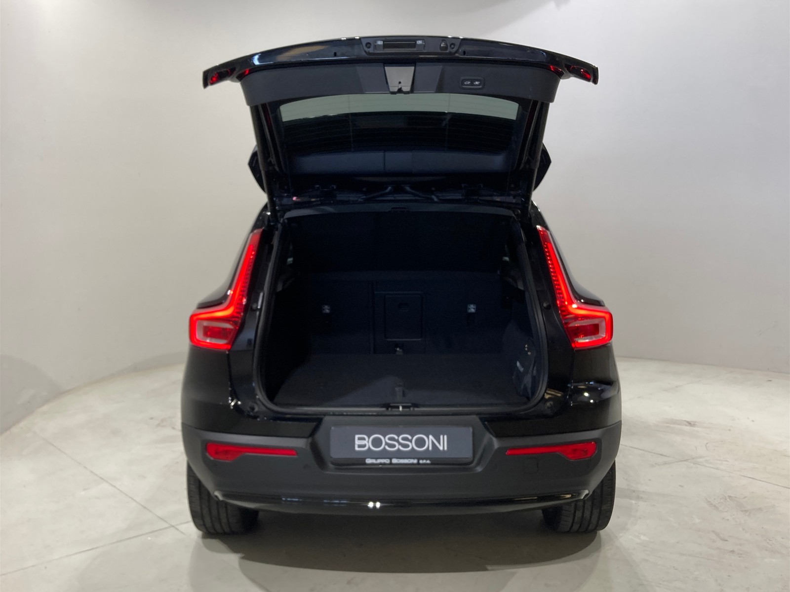 14 - Volvo XC40 single motor plus rwd edt