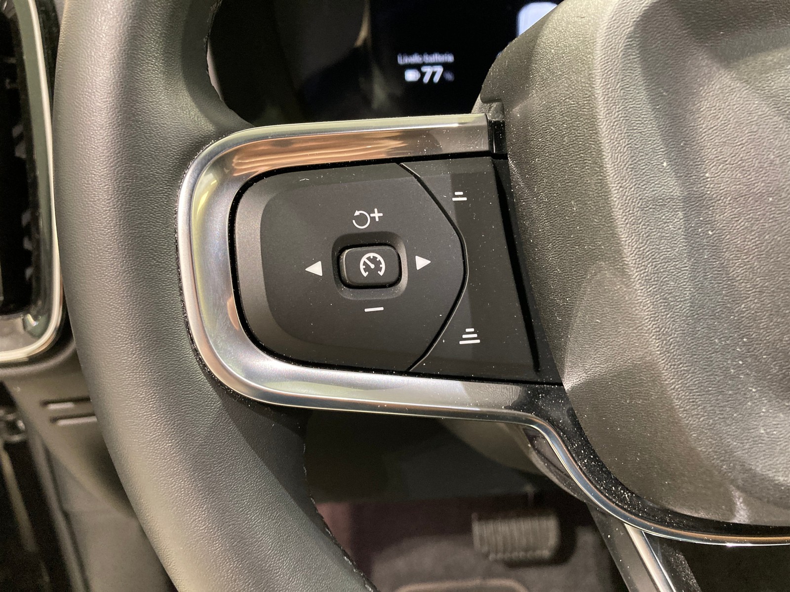 15 - Volvo XC40 single motor plus rwd edt