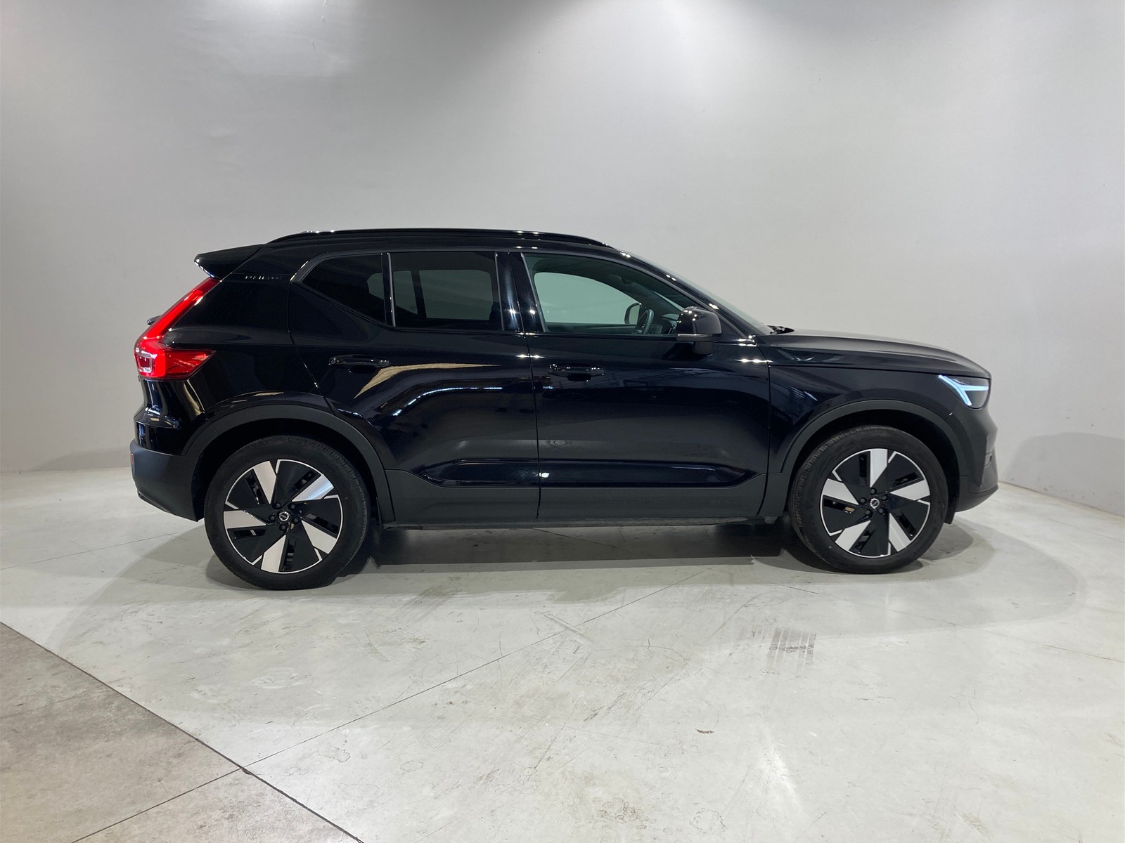 3 - Volvo XC40 single motor plus rwd edt