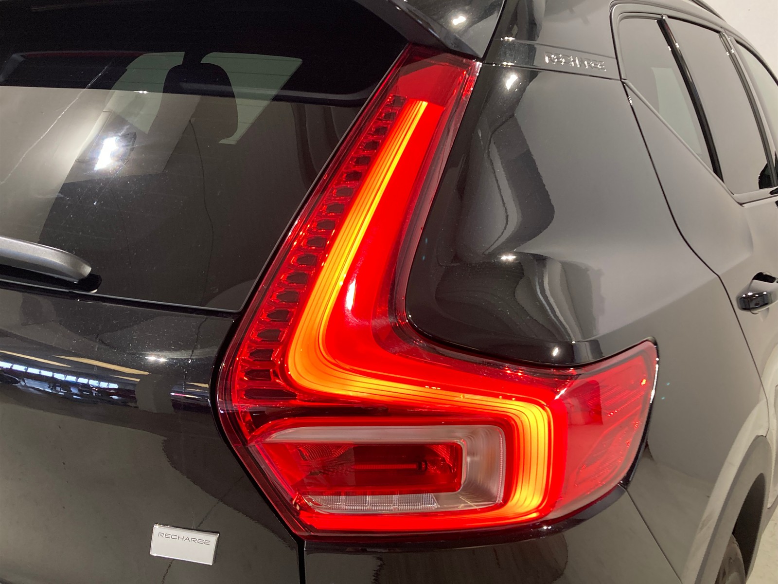 21 - Volvo XC40 single motor plus rwd edt