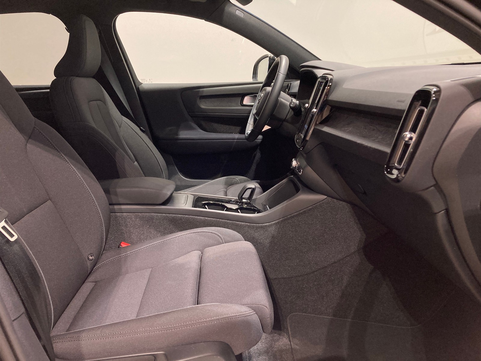 5 - Volvo XC40 single motor plus rwd edt