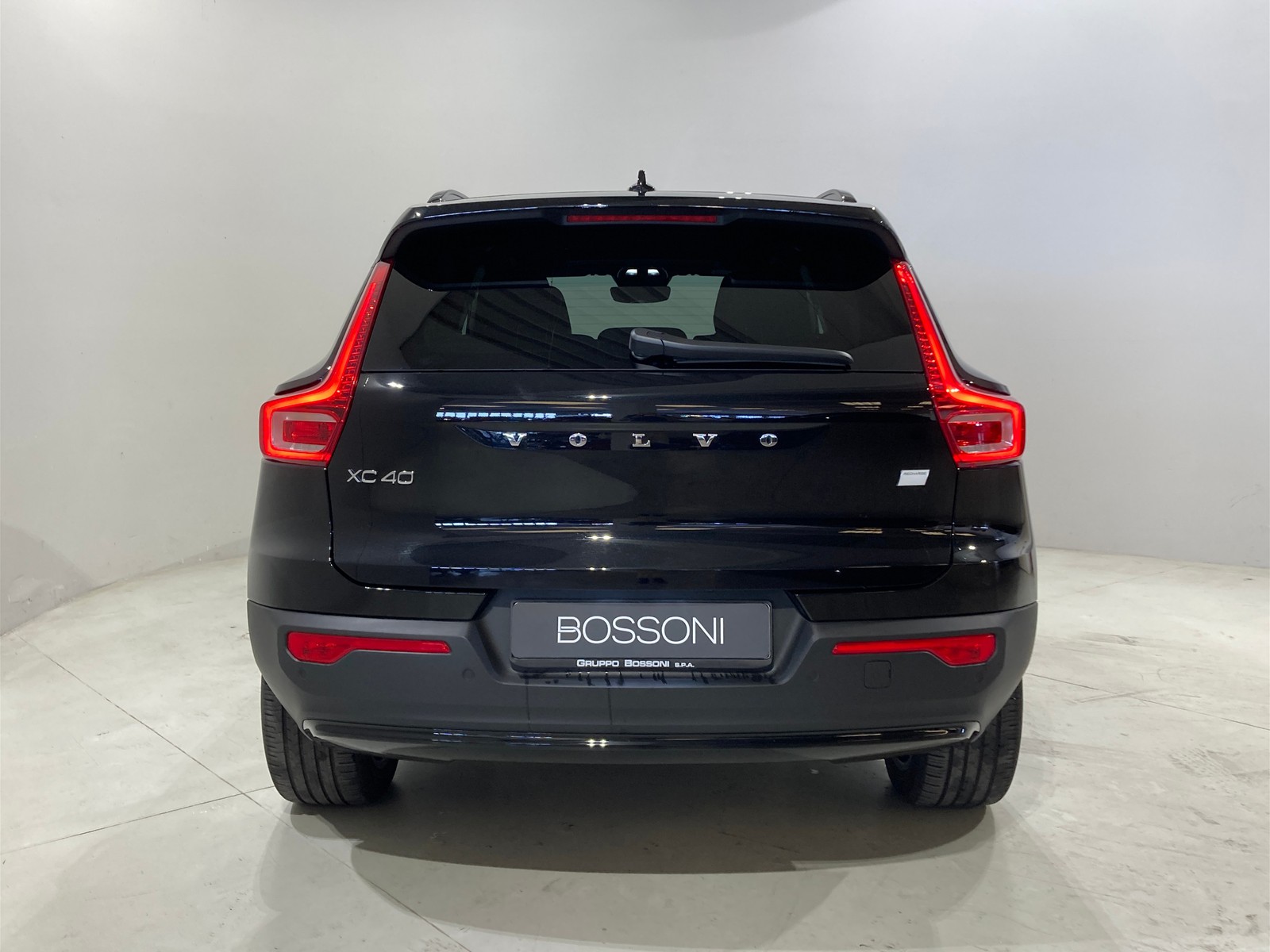 8 - Volvo XC40 single motor plus rwd edt