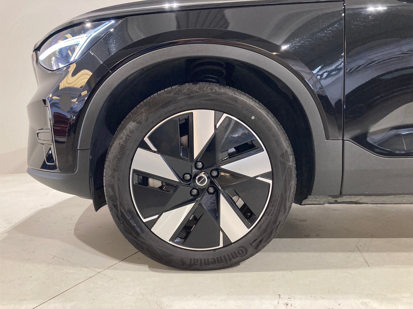 10 - Volvo XC40 single motor plus rwd edt