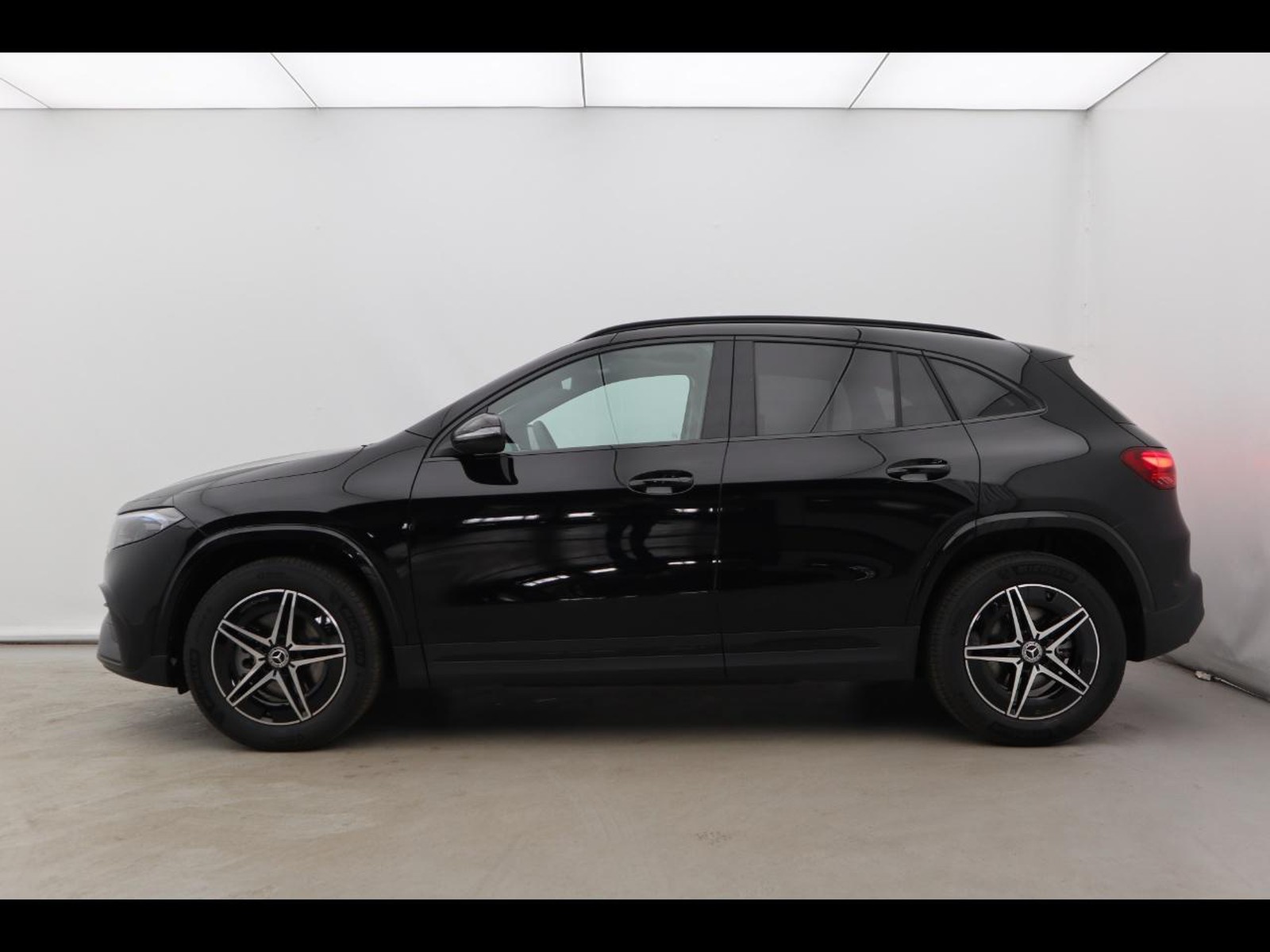 3 - Mercedes EQA 250+ amg line advanced