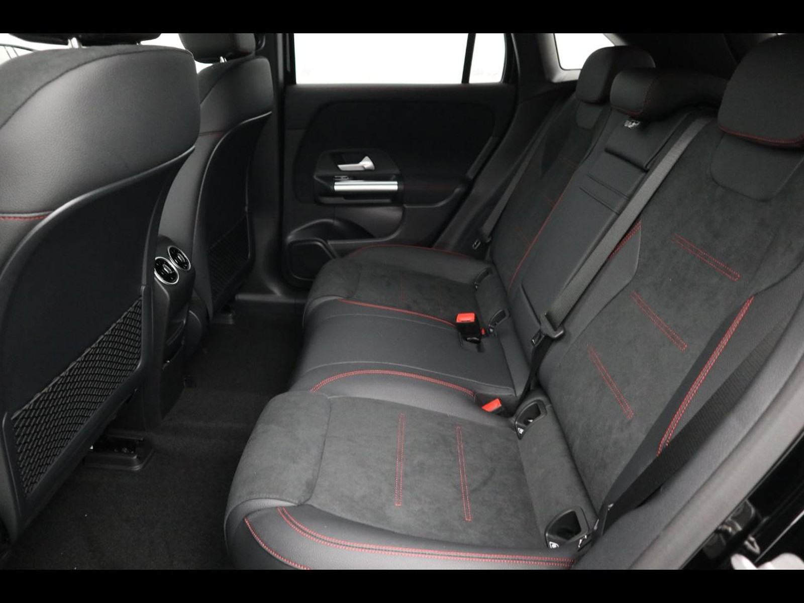 8 - Mercedes EQA 250+ amg line advanced