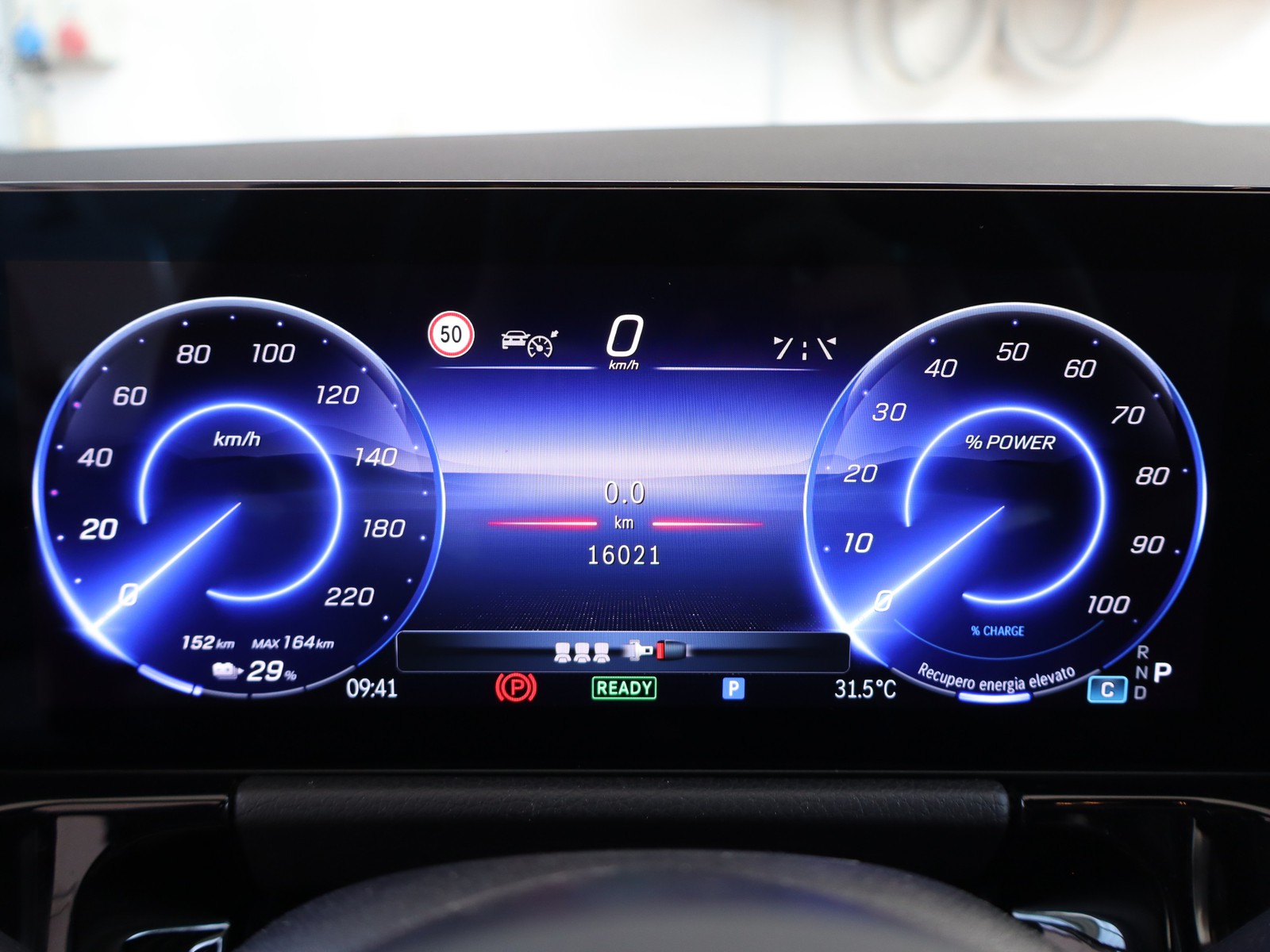 9 - Mercedes EQA 250+ amg line advanced