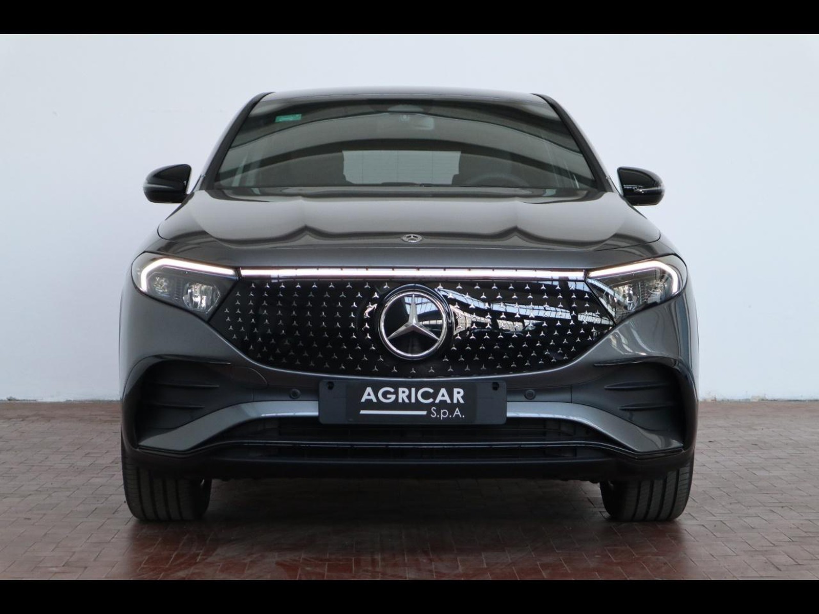 2 - Mercedes EQA 300 amg line advanced plus 4matic