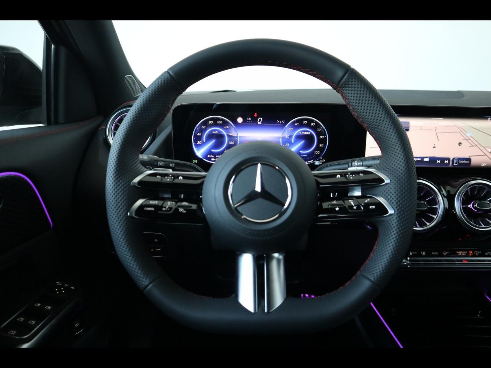17 - Mercedes EQA 300 amg line advanced plus 4matic