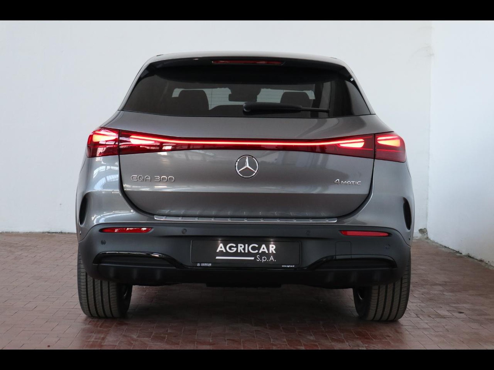 6 - Mercedes EQA 300 amg line advanced plus 4matic